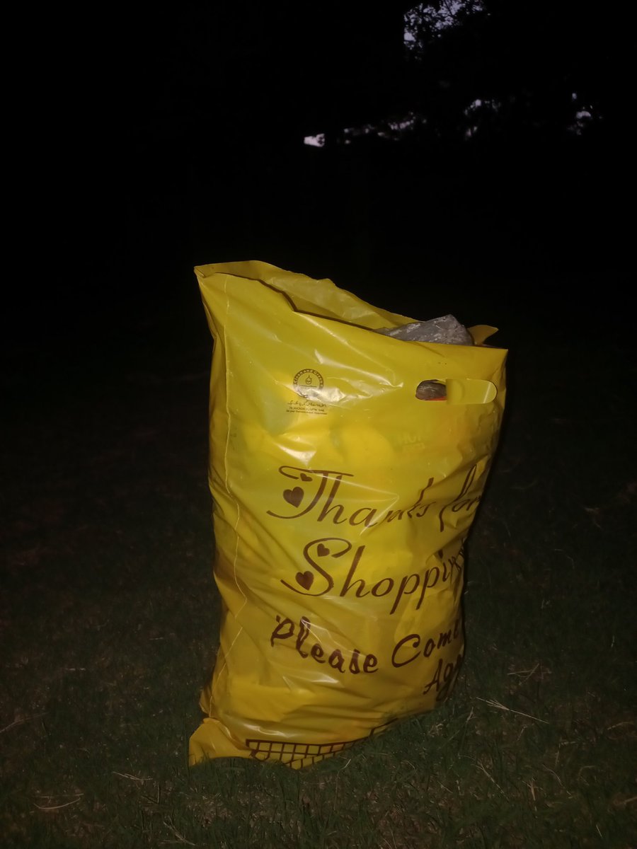 moizache's tweet photo. @zafar_jaspal I spent half and hour to clean up some space and you can see the difference. It was sundown then and wind started blowing hard so I had to stop. 

I want to continue this and I want you #Quaidians to join me as well.

Tomorrow, 5 pm, beside CL. https://t.co/kVWEg8Ptb6