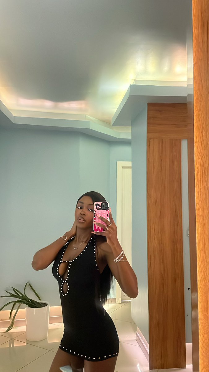 t 💋 tweet media