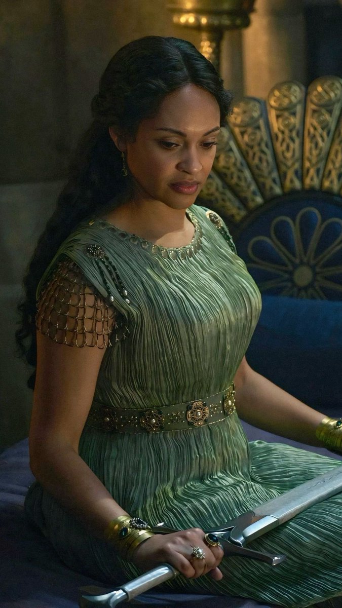 myelessar's tweet photo. my queen of númenor <3 https://t.co/5kaRyQmJDa
