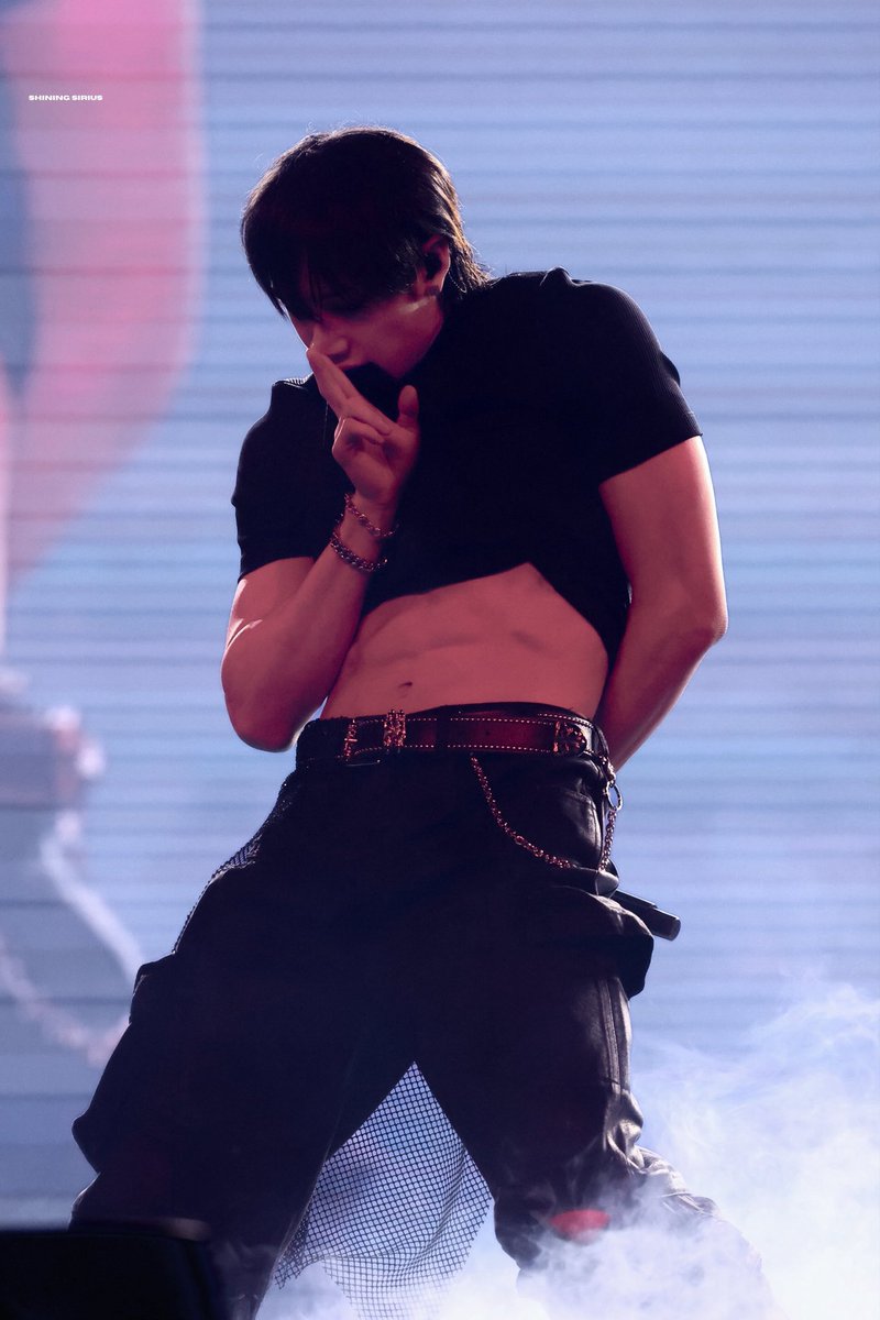 CHANBAHNGLOOKS's tweet photo. https://t.co/NW3clnCPjf