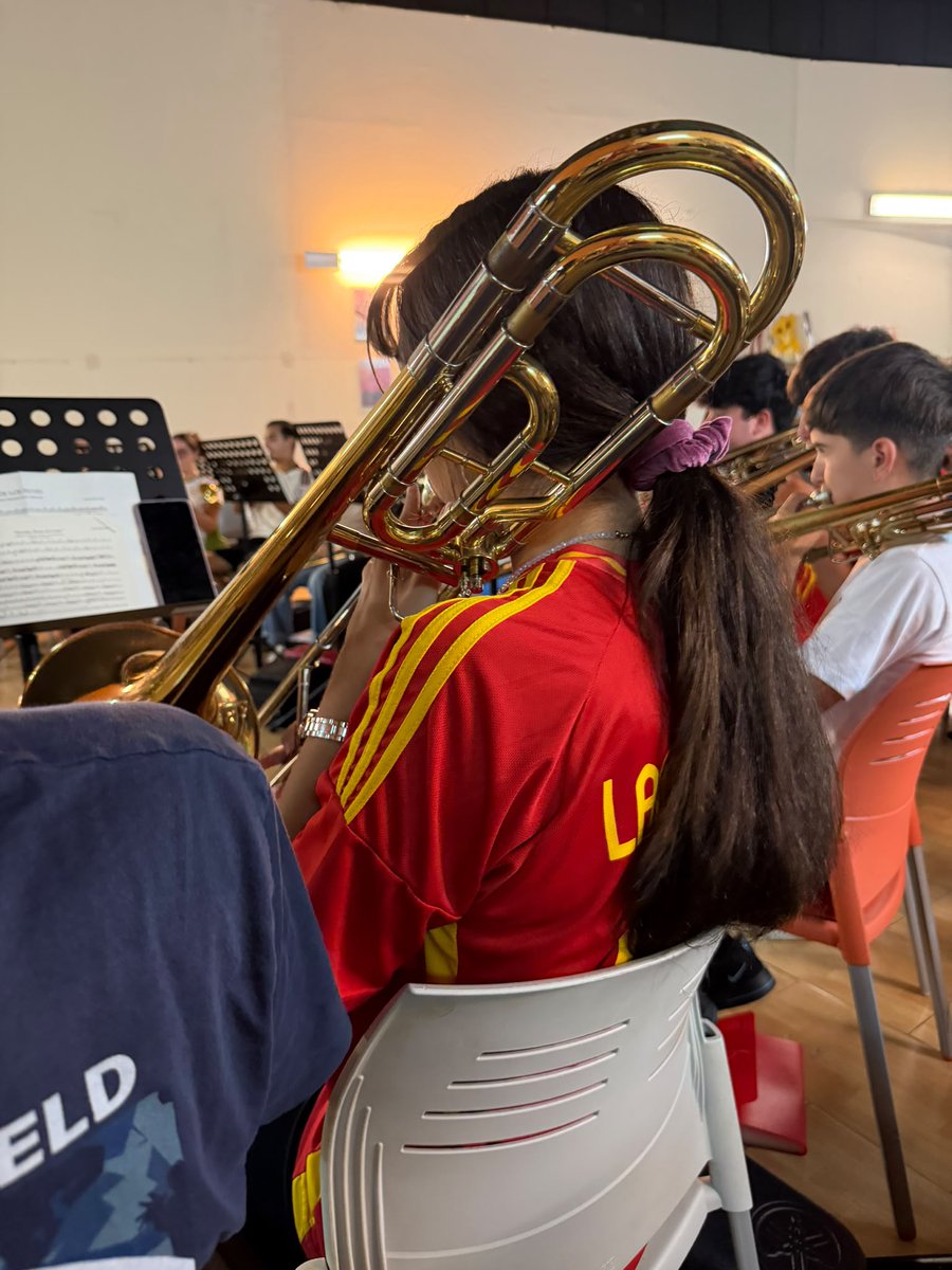 amlaslagunas's tweet photo. #VamosEspaña 🤭⚽️🎵

#AMLasLagunas https://t.co/6ja8n5gRro