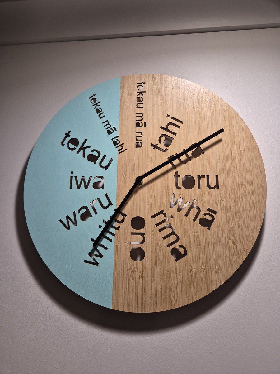 chris_otautahi's tweet photo. Can someone who is bilingual please help me I cannot work out what is the time?? https://t.co/sxPxG4GUyb