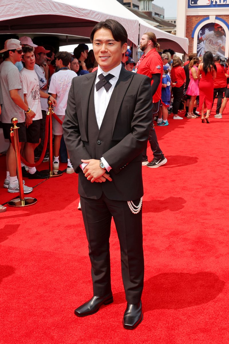 DodgerBlue1958's tweet photo. Yoshinobu Yamamoto on the All-Star Game red carpet. https://t.co/FgNnhHp4Vc