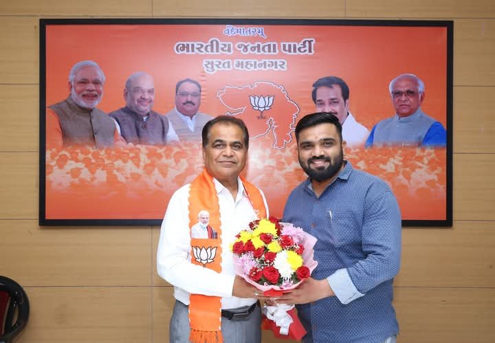BJPbhavinpatel's tweet photo. ભારતીય જનતા પાર્ટી, સુરત મહાનગરમાં ઊર્જાવાન નેતૃત્વ પૂરું પાડતા અને સંગઠનને સતત મજબૂત તથા સક્રિય રાખવા માટે હરહંમેશ તત્પર રહેતા લોકપ્રિય અધ્યક્ષ શ્રી પરેશભાઈ પટેલજીને જન્મદિનની અનંત શુભકામનાઓ.
#HappyBirthday #PreshbhaiPatel
@BJP4SuratCity https://t.co/HfdBCOlDxa