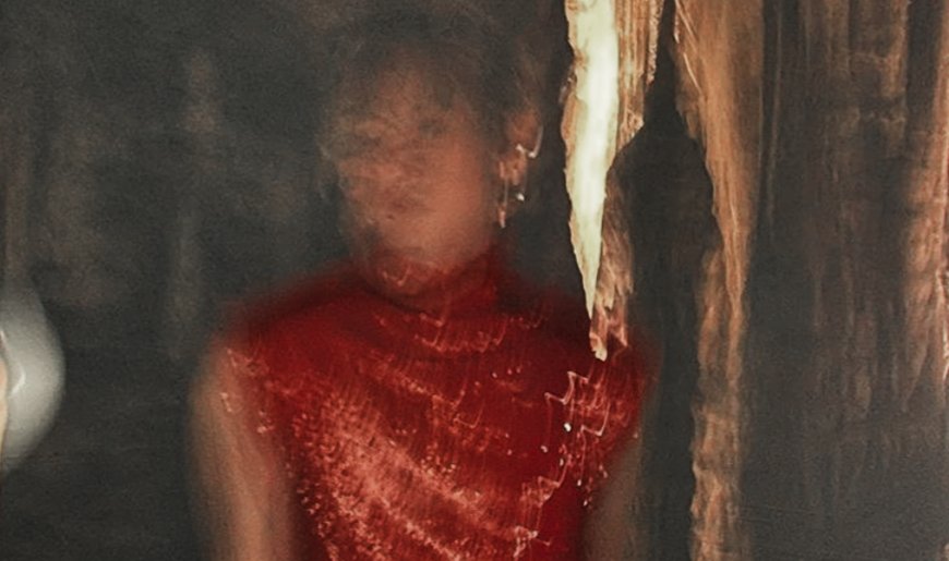 niniover7's tweet photo. AU #kooktae   ✿    𝗯𝗲𝗹𝗹𝘆 𝗱𝗮𝗻𝗰𝗲𝗿

Se suponía que sería la última noche de libertad de J’ungkook antes de encadenarse a un matrimonio sin amor.

Claro que, sus amigos le habían preparado una 𝗺𝘂𝘆 buena despedida de soltero para hacerlo olvidar todos sus problemas... https://t.co/gyKG1Fj4Ta