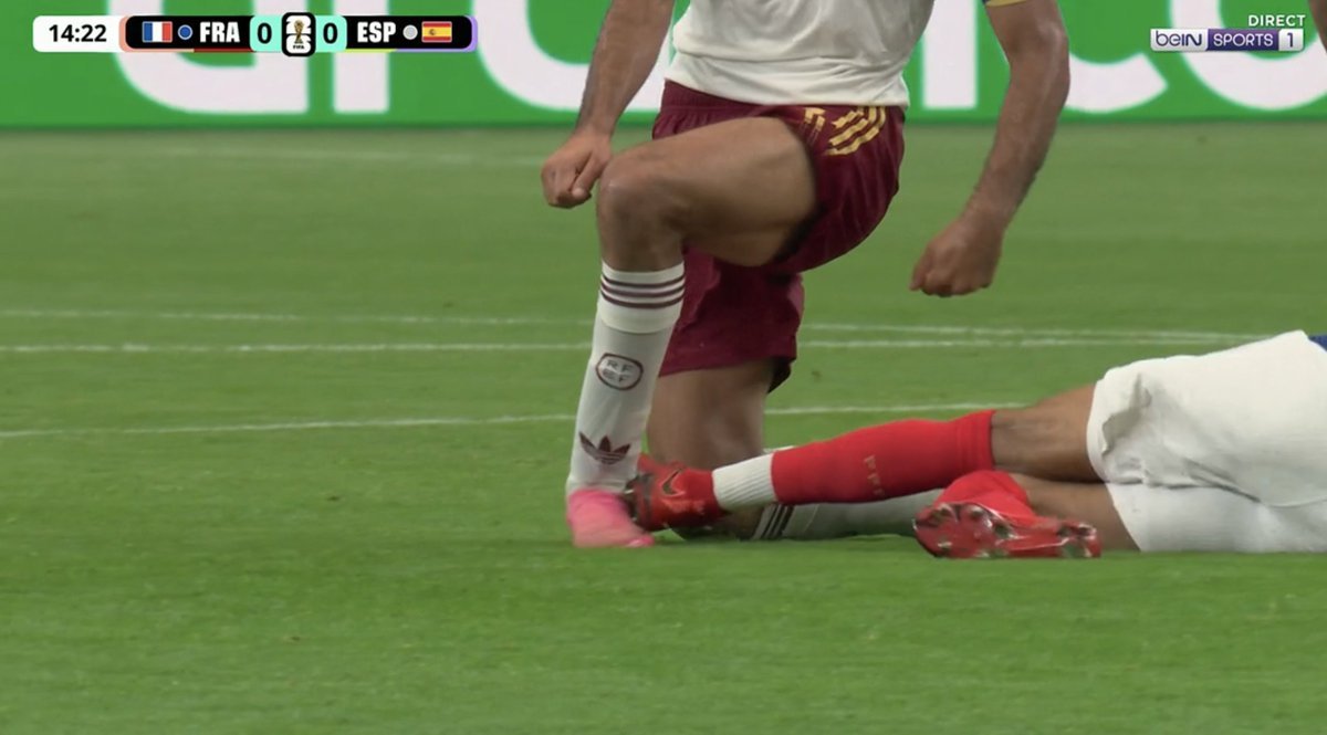 footmercato's tweet photo. OLISE N’A PAS PRIS DE CARTON SUR CETTE FAUTE… 🤯

Vous en pensez quoi ? 👀 https://t.co/ORU0mkgnBl