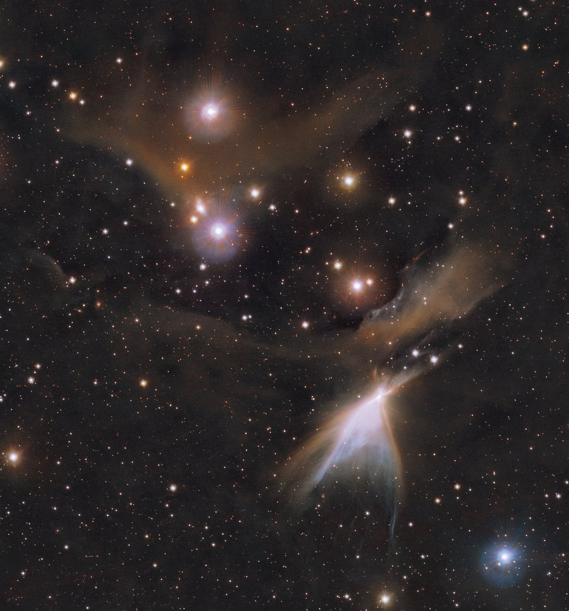 WorldAndScience's tweet photo. Gorgeous: An infrared glimpse of HH 909 A in the Chamaeleon constellation, where new-born stars emerge from vibrant clouds of gas and dust. 

This view reveals hidden details usually concealed by cosmic dust.

(Credit: ESO/Meingast et al.) https://t.co/eFo8CwjY6m