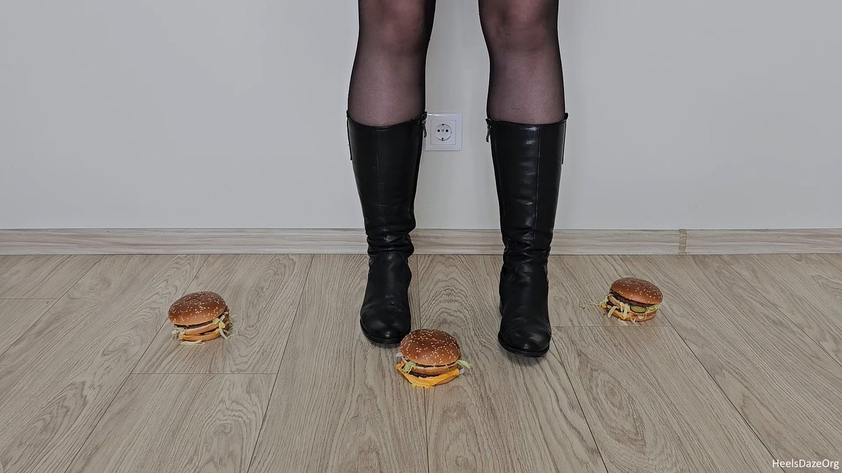 DazeOrg's tweet photo. https://t.co/s2xCTeyakN #foodcrush #crush #crushfetish #bootscrush #flatboots #Leatherboots #ridingboots #leather #leatherfetish #womanboots #burgercrush #bigmaccrush #messy #dirty #bootsoles #Messysoles #dirtysoles #c4s #clips4sale https://t.co/KCGgTkL6Ke