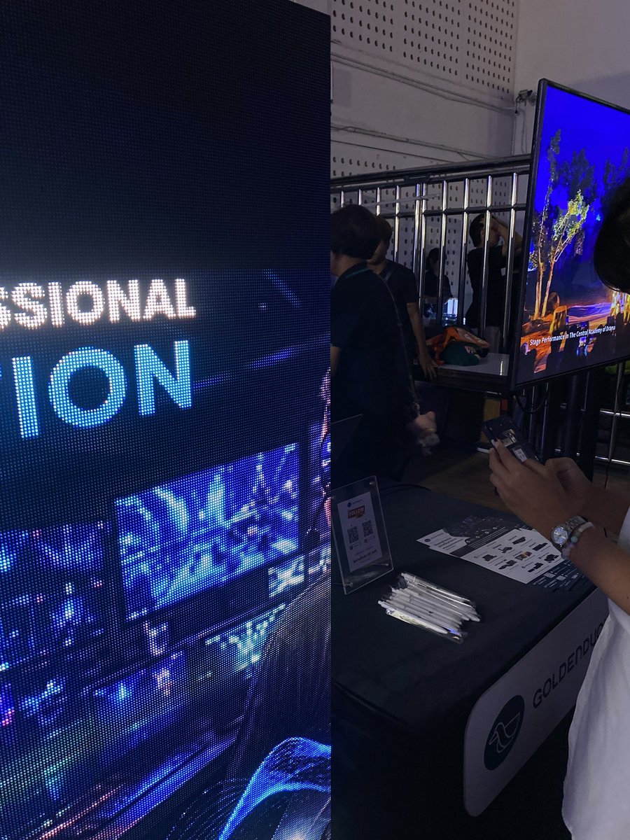 kkhmjq's tweet photo. บูธนี้ตรงทางเข้ามีปากกาแจกฟรีนะจ๊ะ รีบๆมากัน #SPUCAaiShowcase https://t.co/YyzYU0o0Lj