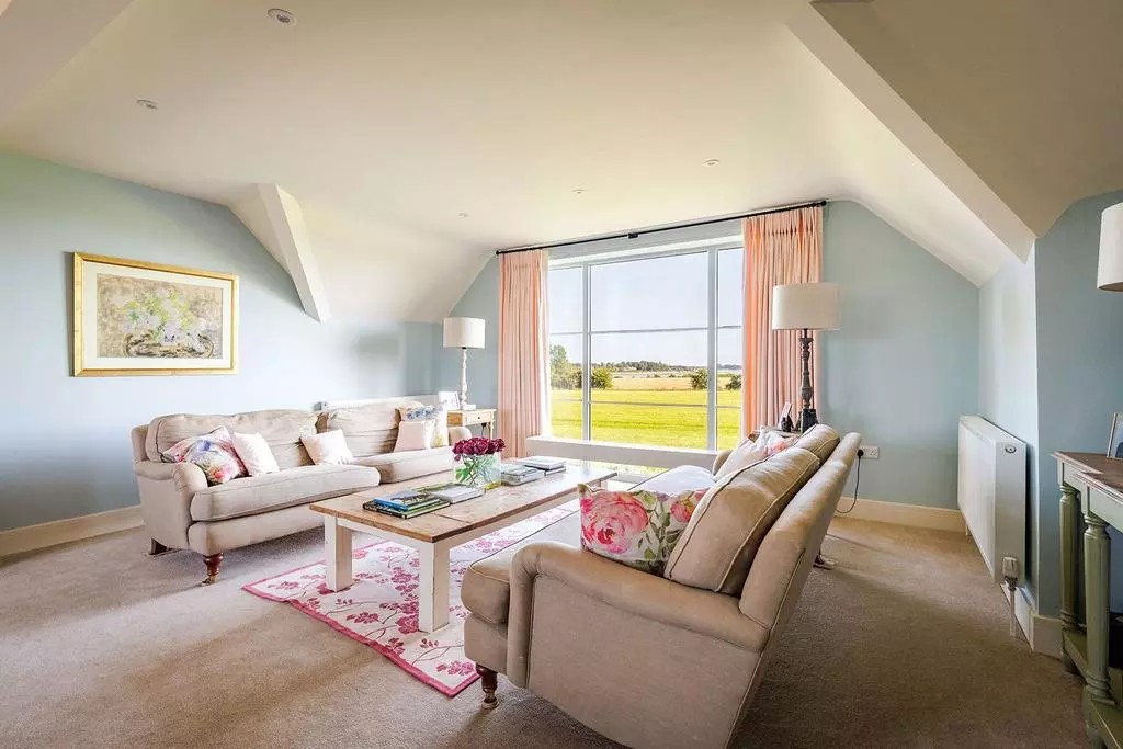 OnTheMarketCom's tweet photo. Sitting at the top of Cutmill Creek Compass house enjoys incredible sea views, with large windows and beautiful gardens enhanced to make the most of them.  

📍How much? £1.695m
📍Where? Bosham, West Sussex 

🔗Click here to take a look at the property: https://t.co/t2Y4bWFXSZ https://t.co/pmPWi0BntY