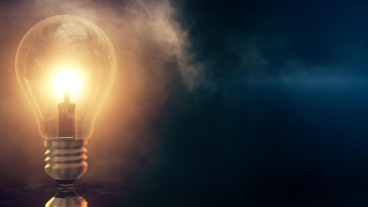noticiatrabajo's tweet photo. 🔴 #ÚLTIMAHORA | Red Eléctrica confirma que el precio medio de la luz sube este miércoles un 5,03% hasta los 190,76 €/MWh.

Siete franjas horarias superarán los 200 euros, con un máximo de 326,94 €/MWh a las 21:00. El precio mínimo será de 122,12 €/MWh de 14:00 a 15:00 horas. https://t.co/Z6UHzeqonW