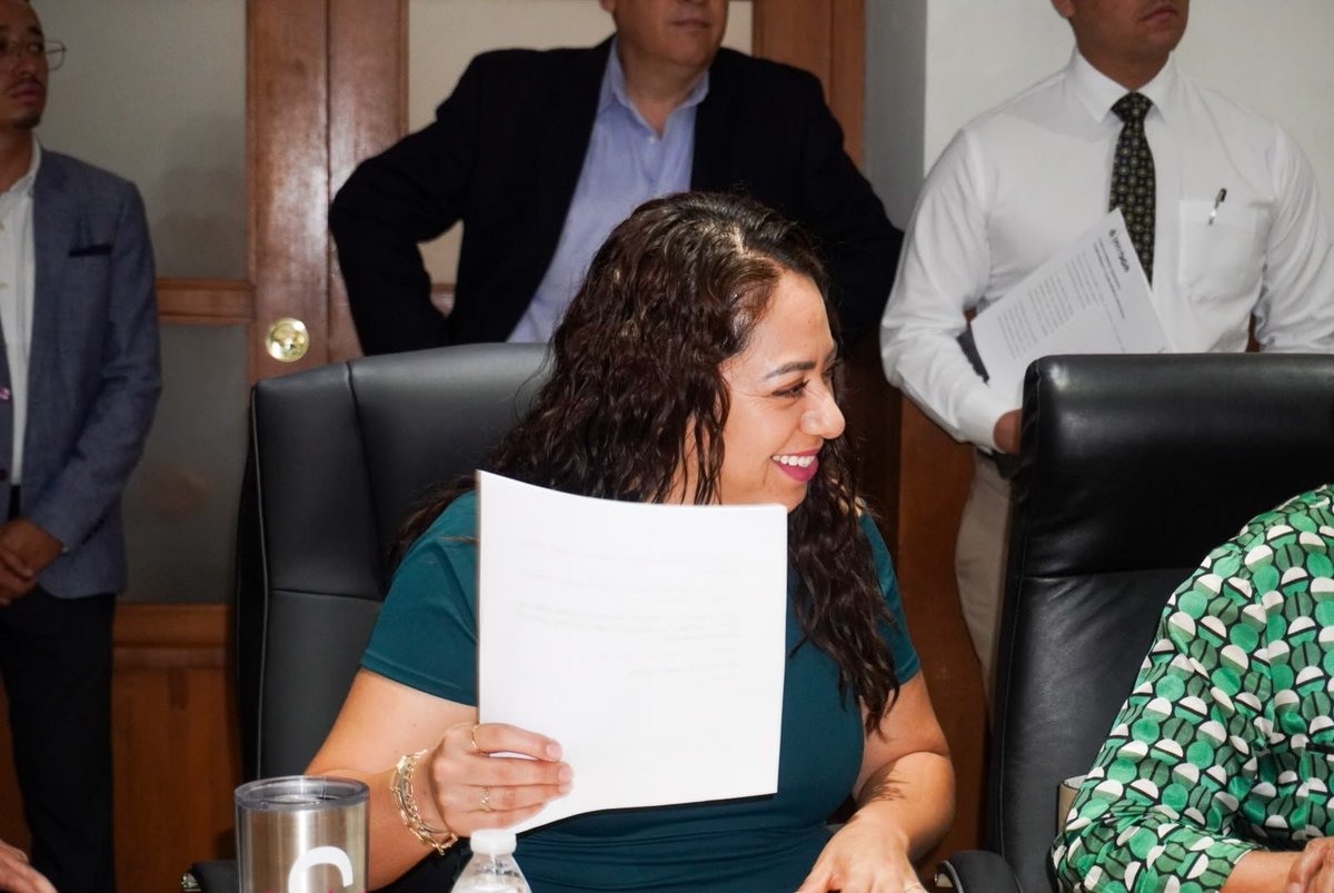 SugheyTorresR's tweet photo. En la Sesión Permanente di seguimiento al tema de la nueva ruta hacia la Clínica 50, una gestión que hoy beneficia a las familias del Distrito 2.

Los compromisos se cumplen con trabajo y resultados.
🔴 #CuentanConmigo https://t.co/QpmQwTSMpf