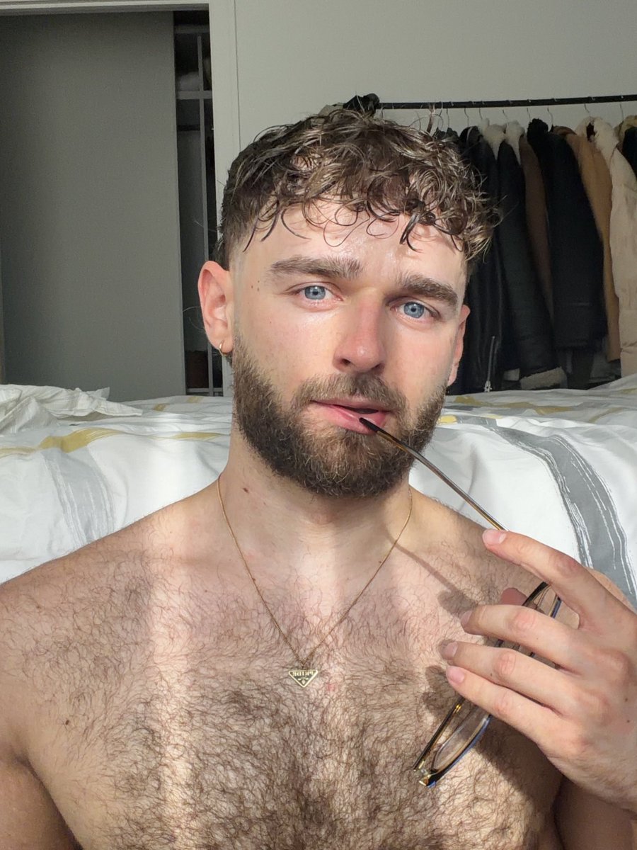 edouttakes's tweet photo. New glasses https://t.co/euCYbV9MWO