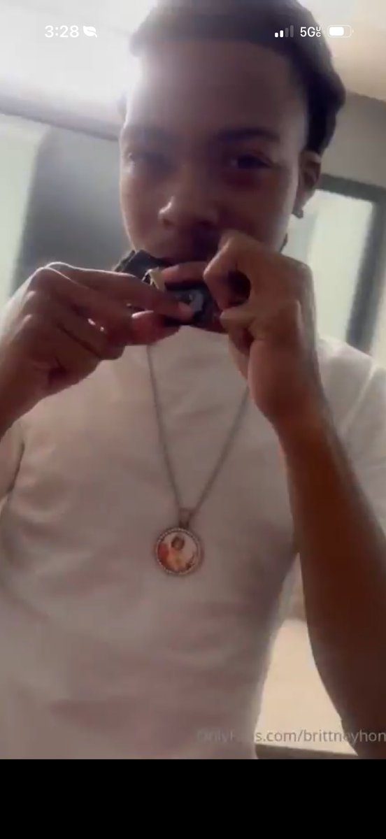 amourrluhp's tweet photo. @EBONYLIFEIII Whats his @? https://t.co/IxdOSHNH8o