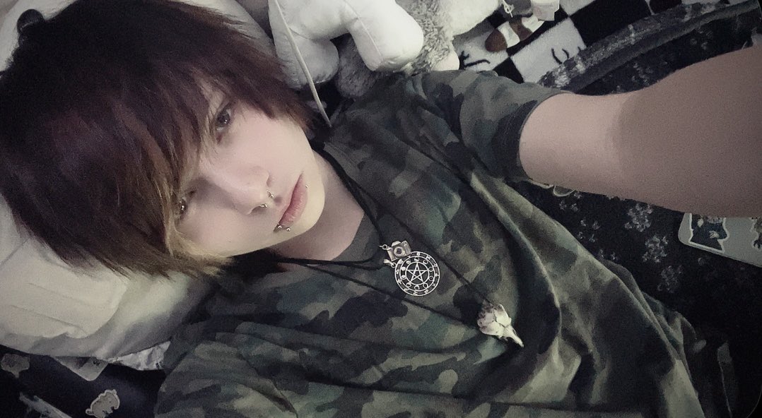 VelvetvsBlood's tweet photo. I luv being cat boy in a world full of puppy boys :P #catboy #emo https://t.co/iXhmRjLvTI