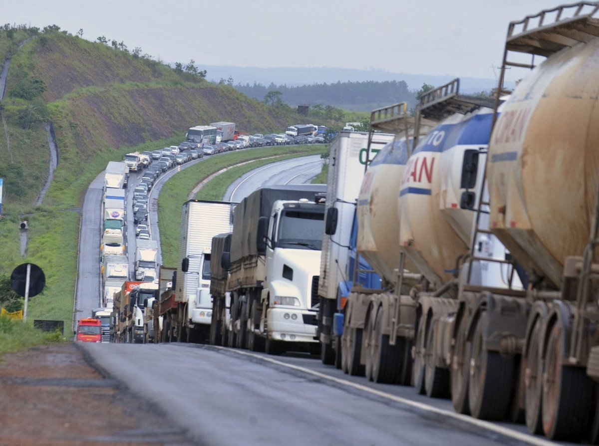 pedrorousseff's tweet photo. 🚨URGENTE! Davi Alcolumbre PAUTA a MP do Frete no Senado!

A medida define o PISO MÍNIMO do transporte rodoviário de cargas e garante CONDIÇÕES JUSTAS para os caminhoneiros!

NOSSA PRESSÃO FUNCIONOU = AGORA É COBRAR O FIM DA ESCALA 6x1!! https://t.co/1RBVcZXS7l