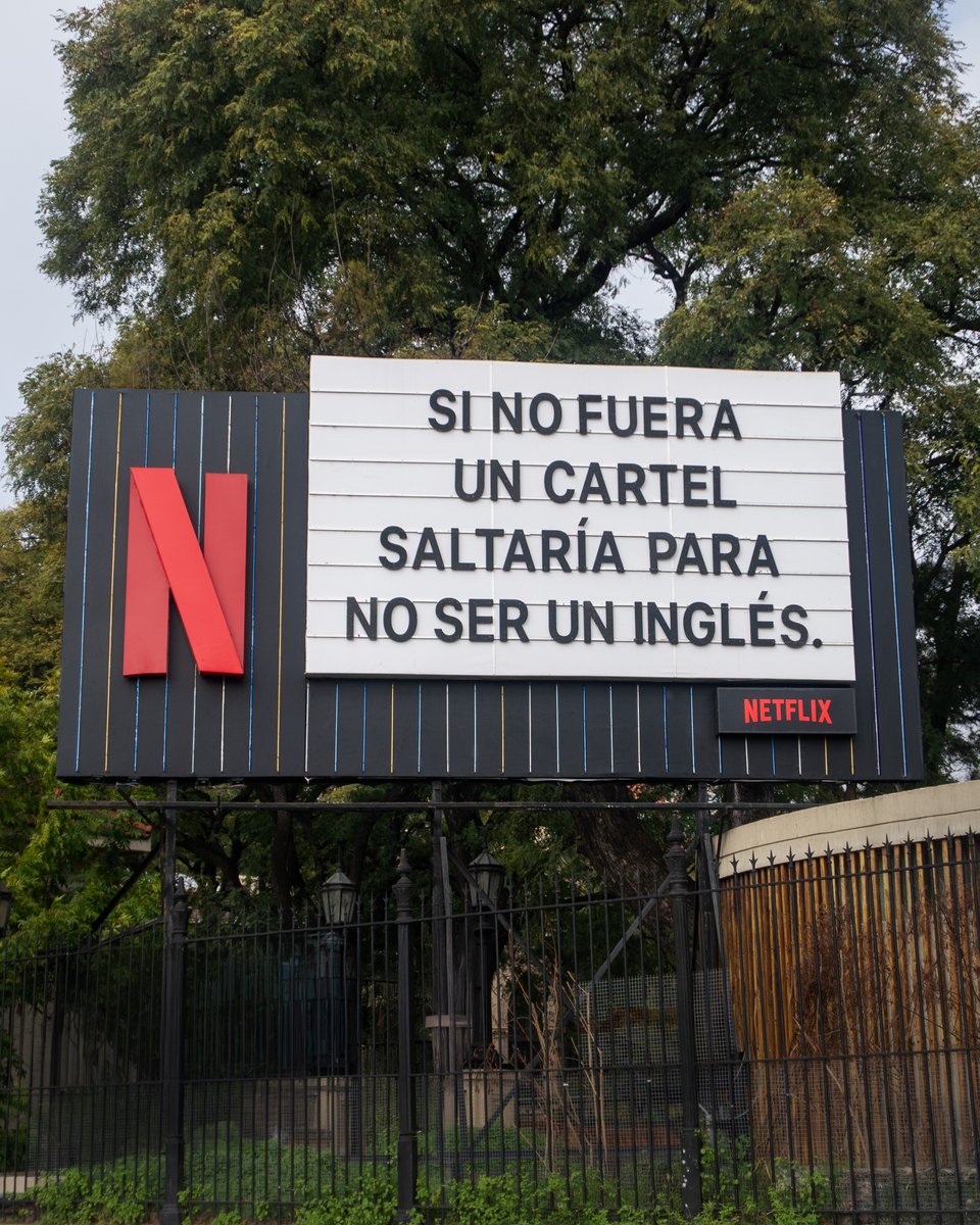 CheNetflix's tweet photo. Siempre cartel, nunca billboard. https://t.co/UClgcZ2TNa