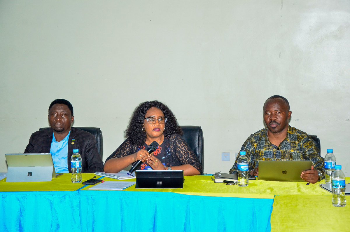 RubavuDistrict's tweet photo. Uyu munsi, Umuyobozi w'Akarere @promulindwa yakiriye itsinda ry'Abasenateri Dr. Nyinawamwiza Laëtitia na Senateri Dr. Habineza Frank bagize komisiyo y'Ubukungu n'Imari muri Sena bari mu gikorwa cyo gusuzuma ibikorwa mu kwegereza abaturage amashanyarazi. https://t.co/rZeQfI0RPK