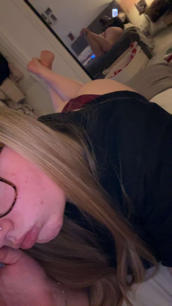 headgame32's tweet photo. My bf would kill me if he knew 🤭🤭. Plz trib me https://t.co/tG71d23Y6P