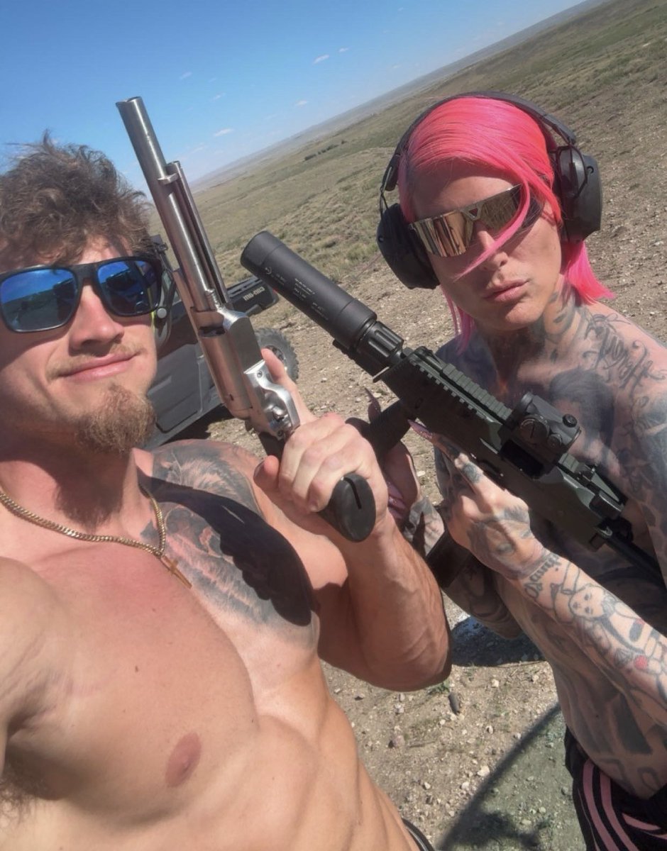 JeffreeStar's tweet photo. Enjoying this glorious hot summer day 🌞 God bless you all. https://t.co/YgKlHyvmlm