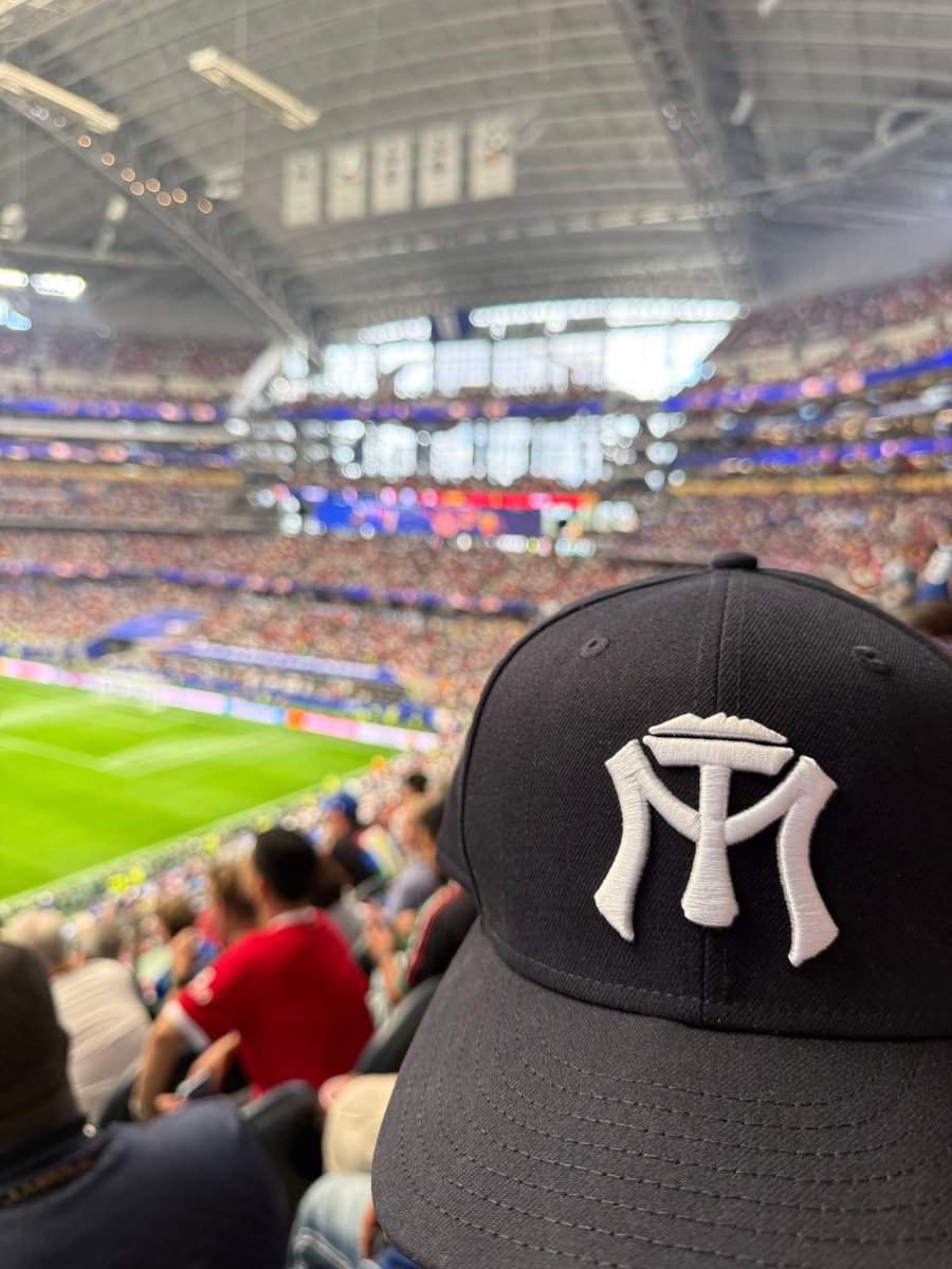 SultanesOficial's tweet photo. La afición de Sultanes está por todas partes y también está en la semifinal de la copa del mundo. ⚽️🤝⚾️ https://t.co/SwScCi7lYo