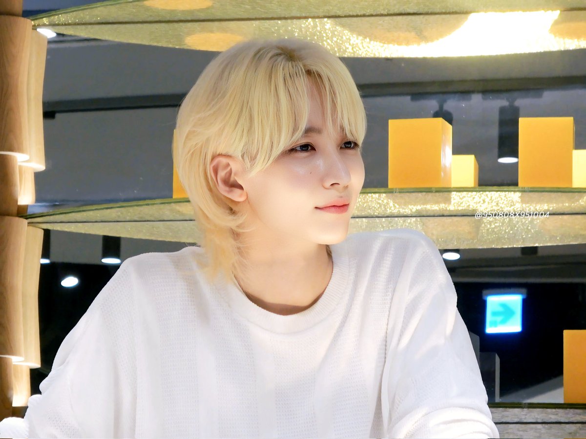 jeonghannisms's tweet photo. he is a doll oh my god. https://t.co/VOe8NIdWeW