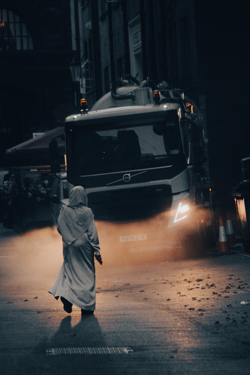 flojaxob's tweet photo. The city moved around her like a scene from a film.

#London #StreetPhotography #Photography #fujifilm https://t.co/7XiUWXv597