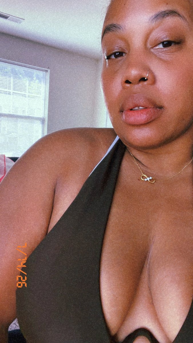pink_meech's tweet photo. took a day … pool and tanned now I need a nap https://t.co/Q9imn7E4LU