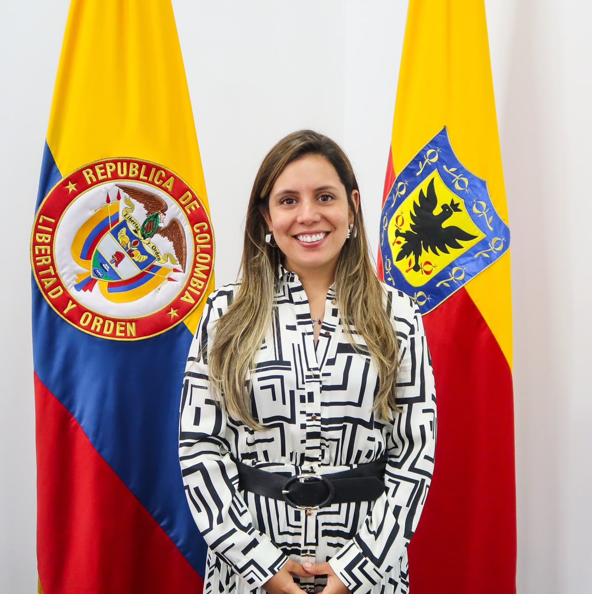 UltimaHoraCR's tweet photo. #Bogotá | La consejera para las Víctimas, Paz y Reconciliación de Bogotá, Isabelita Mercado, cuestionó la reestructuración institucional de consejerías y agencias que tiene pensada el presidente electo, Abelardo de la Espriella. 

Mercado aseguró que la Consejería Presidencial para los Derechos Humanos ha sido una institución clave desde 1987 y que su existencia constituye una garantía para todos los ciudadanos, independientemente de la orientación política del gobierno de turno.

Además, recordó que Rodrigo Londoño ya fue condenado por la JEP por crímenes de guerra y de lesa humanidad. 

https://t.co/woHMRjWbSk