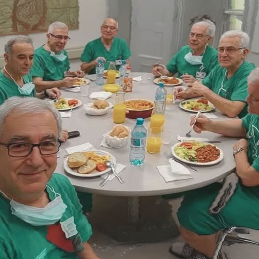 beratbilecik11's tweet photo. 48 saatlik ameliyattan çıktık, ancak bizi tebrik eden olmadı.. https://t.co/zdf7GVj7cq