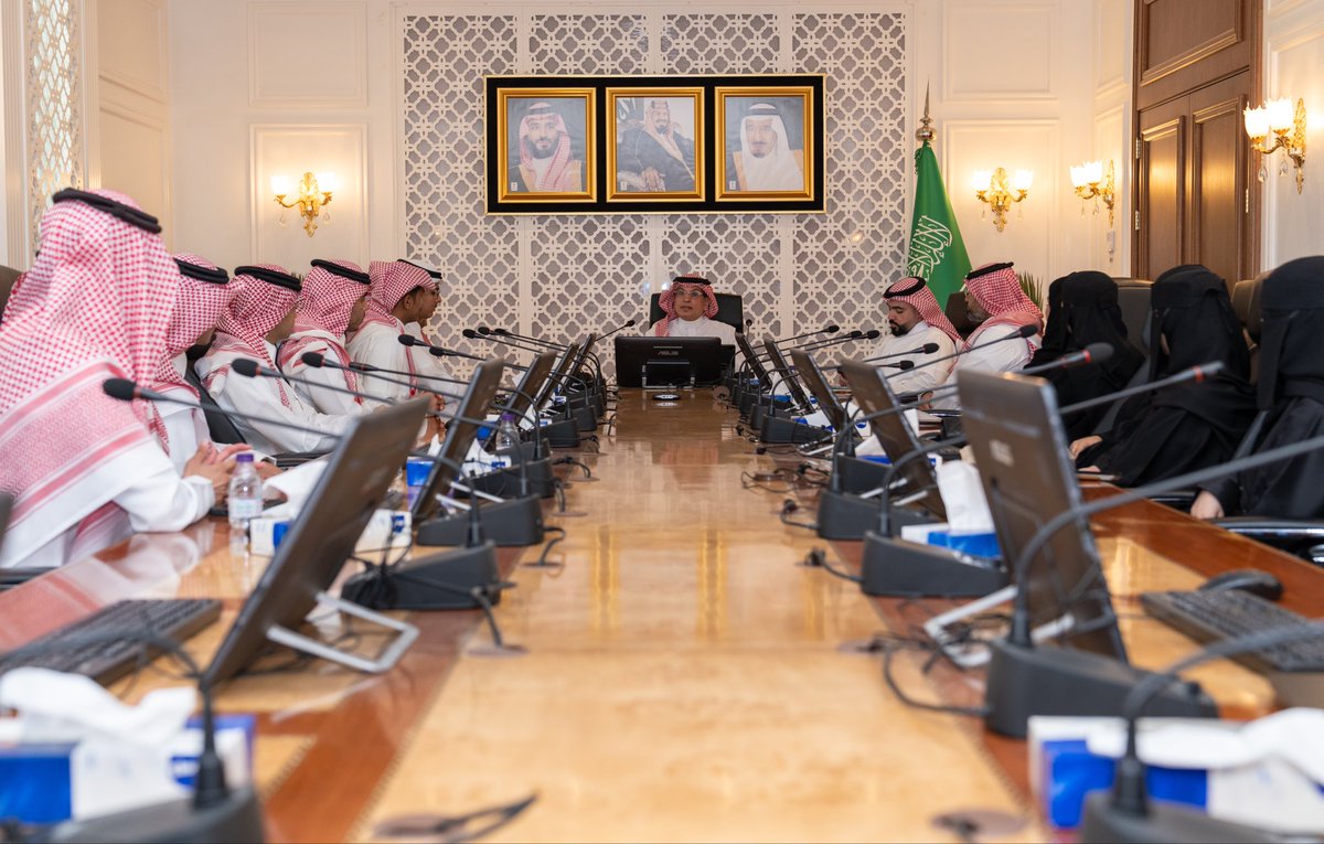 saudi_mf's tweet photo. الاستثمار في الكفاءات الوطنية هو الاستثمار الحقيقي في مستقبل الإعلام.

33 سفيراً وسفيرة... و16 جامعة سعودية... وأكثر من 1500 متقدم ومتقدمة.

أرقام تعكس نجاح مبادرة #سفراء_الإعلام في اكتشاف المواهب الشابة، وتمكينها، وصناعة جيل إعلامي يسهم في تعزيز مكانة المملكة وريادتها الإعلامية.

#المنتدى_السعودي_للإعلام