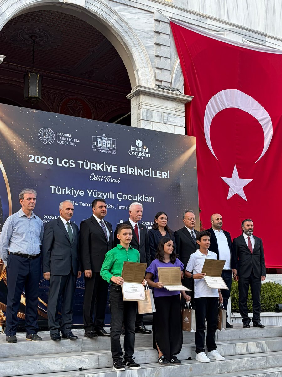 miAloglu_'s tweet photo. İstanbul Valimiz Sn. Davut Gül, @TC_istanbul Valiliği ve İstanbul Çocukları Vakfı’nın düzenlediği “Türkiye Yüzyılı Çocukları 2026 LGS Türkiye Şampiyonları” programında Duru Kızımız ödülünü aldı @istanbulilmem @MucahitYentur 
@Beylikduzu_mem @Yusuf__Tekin @tcmeb https://t.co/6wfRBdFMeO