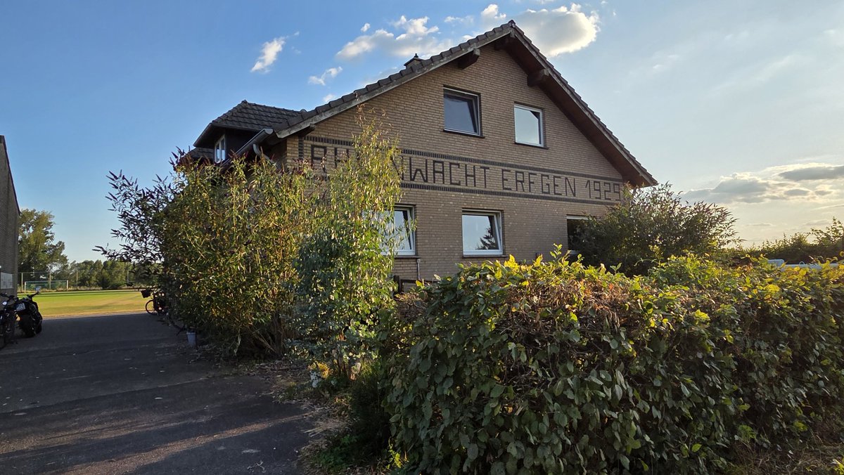 niek92jansen's tweet photo. ⚽ SG Grieth-Erfgen 🆚 SV Emmerich-Vrasselt
📅 14-07-2026
⚖️ 2-3
🏆 Oefenduel
🏷️ 40 toeschouwers
📍 Sportplatz Sommerlandstrasse, Bedburg-Hau 🇩🇪
Kersverse fusieclub Grieth-Erfgen verliest Kreisliga-oefenduel met SVV nipt.
#GriethErfgen #Vrasselt #Grieth #Emmerich #groundhopping https://t.co/C1MjRF7g1l