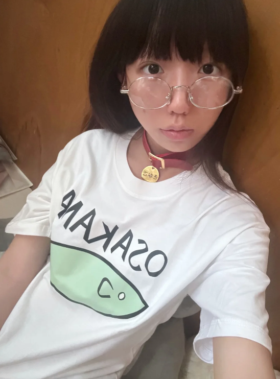 maoli1998's tweet photo. 本人18歲 
長得像未成年 
其實已經是成年畢業生了
還會有人相信嗎？ 
本人，是本人 https://t.co/Fx9i6NH4gS