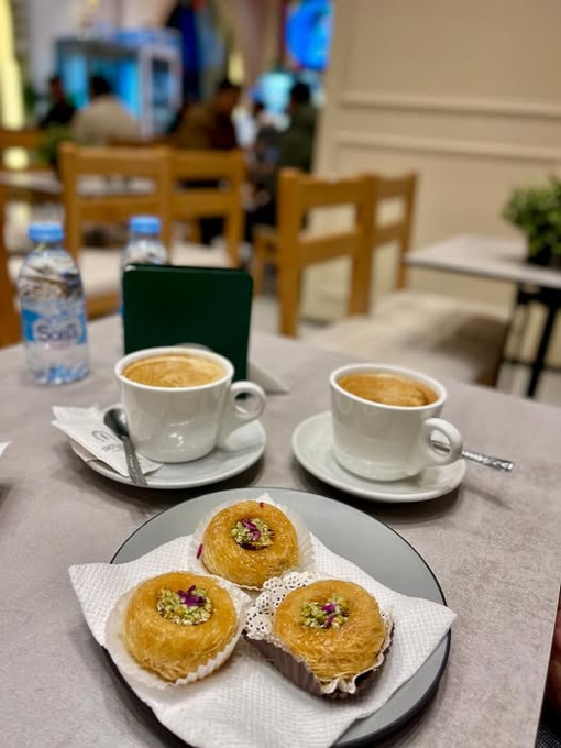 SamyyReham's tweet photo. الأشياء الجميلة تأتي حين لا نتوقعها، حين نكفّ عن الركض، ونسمح لها أن تقترب بهدوء.🤎 https://t.co/CJQ3nwMgPq