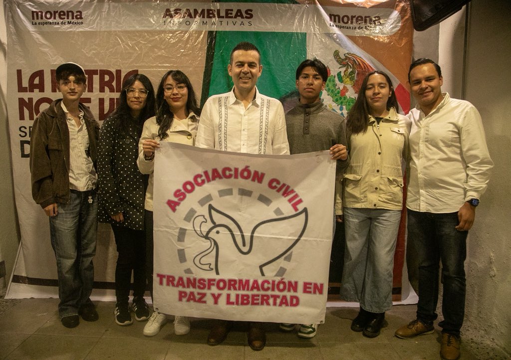 UlisesMejiaH_'s tweet photo. Agradezco a las y los integrantes de la Asociación Civil “Transformación en Paz y Libertad” por su confianza y por sumarse a los trabajos en defensa de la Transformación y la Soberanía Nacional.

Reconozco el compromiso del Mtro. Pedro Padilla González, el Dr. Manuel Ibarra Santos, la Lic. Luisa Camacho Guillén, el Lic. Ernesto Ortiz y demás integrantes, quienes han decidido desplegarse en el territorio para fortalecer la organización, informar a la ciudadanía y seguir construyendo, junto con militantes y simpatizantes de la 4T, el movimiento que encabeza nuestra presidenta, @Claudiashein .

La unidad y la organización son nuestra mayor fortaleza. Sigamos caminando juntos para defender los avances de la Transformación y construir un Zacatecas con más oportunidades, bienestar y esperanza.

¡Sí hay de otra!

#UnidosPorZacatecas #PorLaDefensaDeLaTransformación #PorLaDefensaDeLaSoberaníaNacional