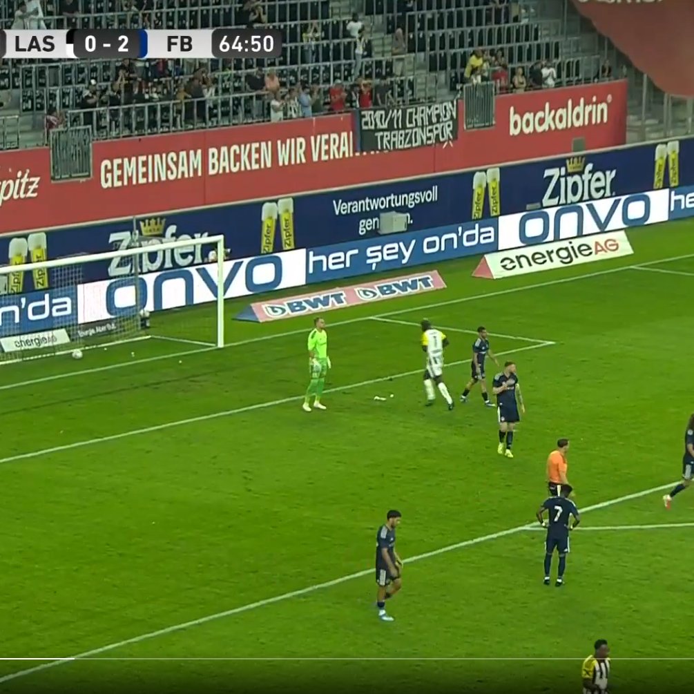 kuzeyin_krali61's tweet photo. fenerin hazırlık maçında tribünde açılan bir pankart.

"2010/11 Champion TRABZONSPOR" https://t.co/5hyFhRMZWT