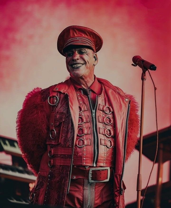 mary hellraiser ⛧ | filha de till lindemann tweet media