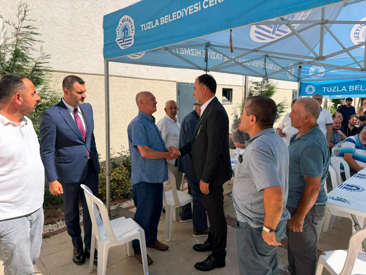 MHPTuzla__'s tweet photo. İl Başkanımız Sn. Volkan YILMAZ, 1. Bölge Başkanımız Sn. Hamit ŞAHİNOĞLU, İlçe Başkanımız Sn. Onur ESEN ve İlçe Yöneticilerimizle birlikte;

İlçe Başkan Yardımcımız Sn. Recep ARAZ'ın amca oğlu Yusuf Yasin ARAZ'ın vefatı dolayısıyla taziye evine ziyarette bulunarak aileye başsağlığı dileklerini ilettiler.

Merhum Yusuf Yasin ARAZ'a Allah'tan rahmet, kederli ailesine, yakınlarına ve sevenlerine sabır ve başsağlığı diliyoruz.