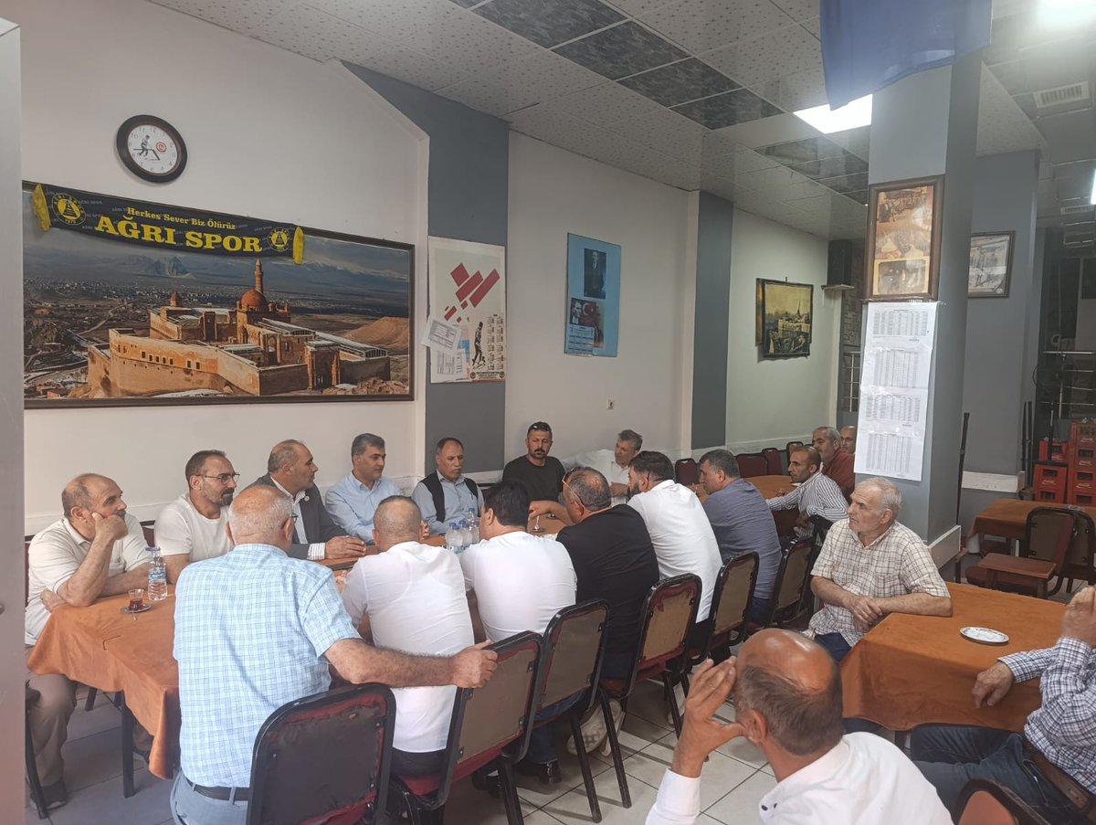 hdp_tekirdagil's tweet photo. Van büyükşehir belediyesi eş başkanımız Abdullah Zeydan il eş başkanımız Mahsun yıldız ve il örgütümüz ile birlikte Büyük Ağrılılar derneğini ziyaret ettik. dernek başkanı ve yönetim kuruluna ilgi ve alakalarından dolayı çok teşekkür ediyoruz. Barışı birlikte inşa edeceğiz. https://t.co/QtubpFKduA