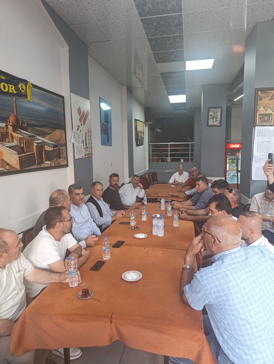 hdp_tekirdagil's tweet photo. Van büyükşehir belediyesi eş başkanımız Abdullah Zeydan il eş başkanımız Mahsun yıldız ve il örgütümüz ile birlikte Büyük Ağrılılar derneğini ziyaret ettik. dernek başkanı ve yönetim kuruluna ilgi ve alakalarından dolayı çok teşekkür ediyoruz. Barışı birlikte inşa edeceğiz. https://t.co/QtubpFKduA