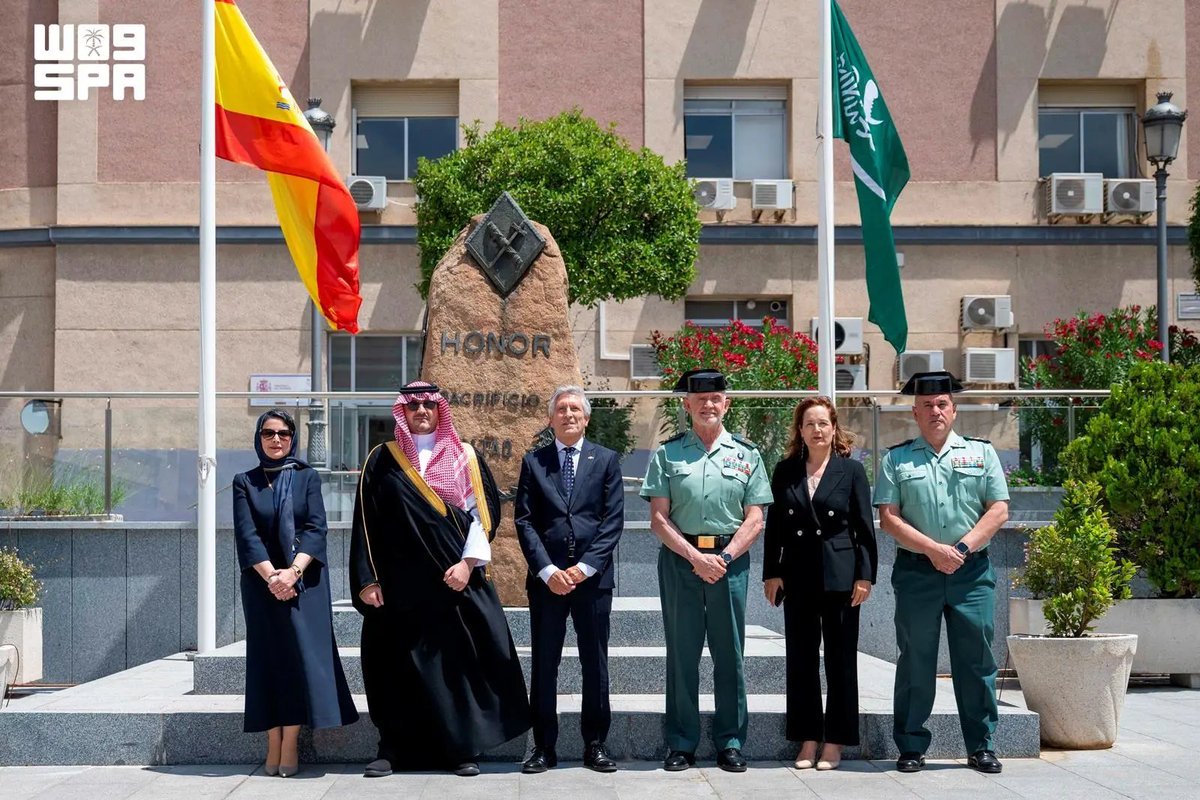 Spa_Eng's tweet photo. Interior Minister Visits Spanish Civil Guard Headquarters.
https://t.co/Oj96ID4rbC
#SPAGOV https://t.co/h21Ntjf50t