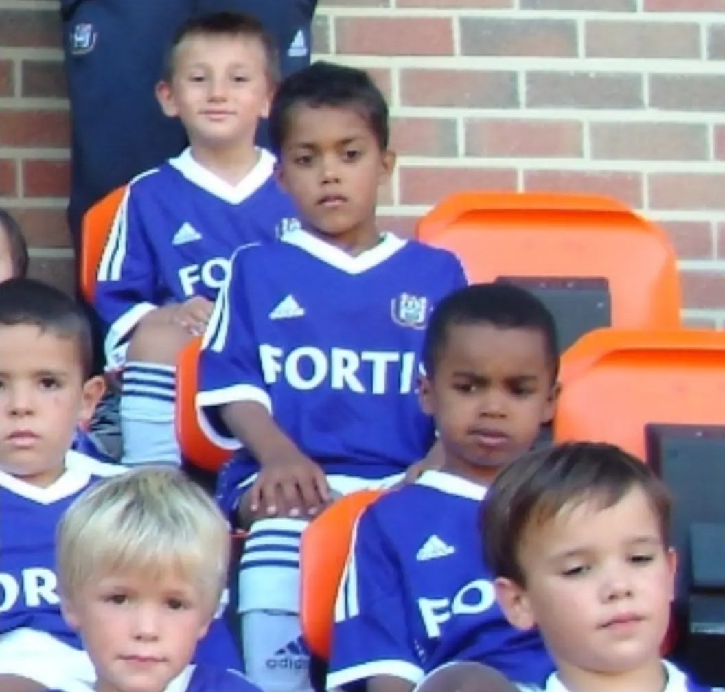 Purple_RSCA_'s tweet photo. From Neerpede to Manchester Utd
Sportingboy 💜✨️ https://t.co/rXi2UiAYnu