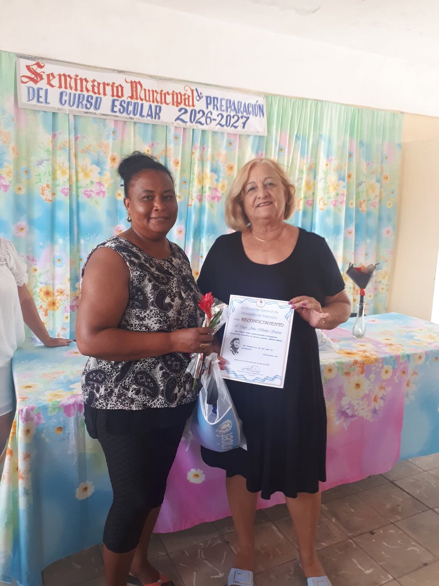 Diegoapg5's tweet photo. EL reconocimiento a algunas las mejores trabajadoras de la Dirección General de Educación (DGE) #Yaguajay, #SanctiSpíritusEnMarcha. #CubaEduca #CubaMined https://t.co/U80VcWndR4