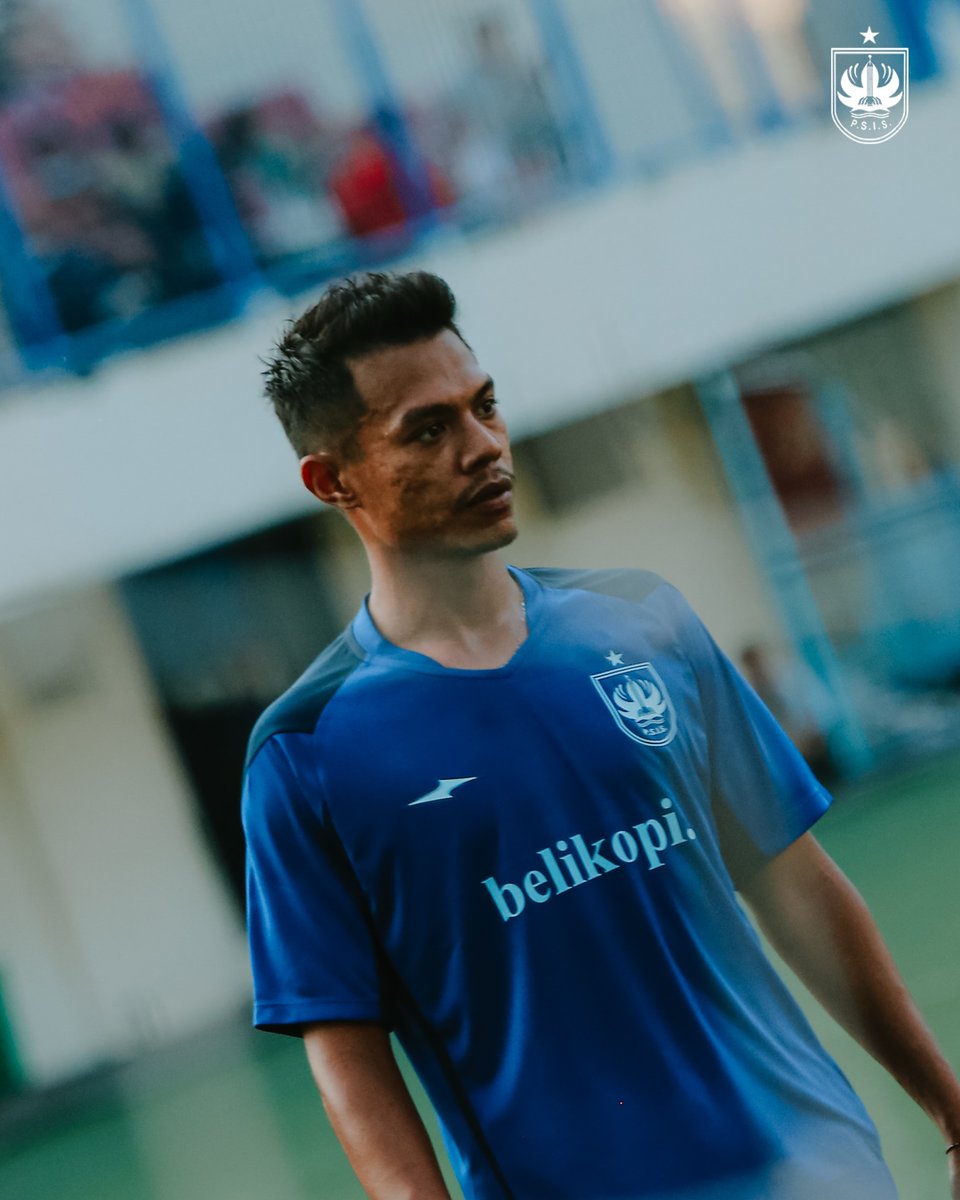 JerseyLigina's tweet photo. PSIS Semarang bersama Riors, latihan pra musim_ https://t.co/rXJUbElNre