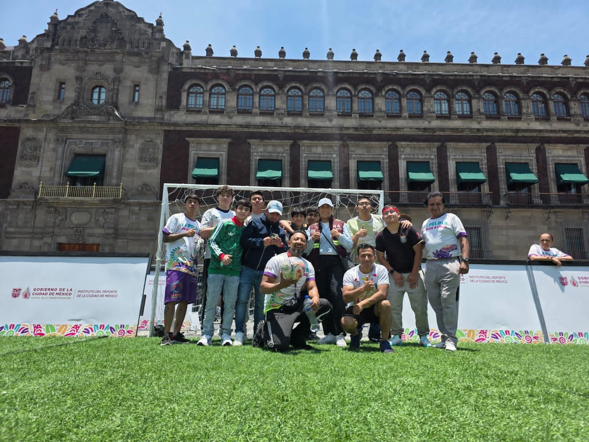 CdmxPilares's tweet photo. ⚽🌎 ¡La emoción del FIFA Fan Festival continúa y en #PILARES la seguimos viviendo al máximo!
Junto con #PontePila, seguimos formando parte de esta gran fiesta del futbol con actividades para toda la comunidad. 
🏃‍♀️⚽ Disfruta de actividades deportivas y culturales, además de visitar la Ludoteca Comunitaria #PILARES, un espacio donde las infancias también juegan, aprenden y se divierten mientras viven el ambiente mundialista.
¡Nos vemos en el FIFA Fan Festival! ⚽🥳