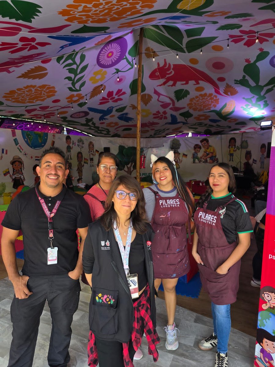 CdmxPilares's tweet photo. ⚽🌎 ¡La emoción del FIFA Fan Festival continúa y en #PILARES la seguimos viviendo al máximo!
Junto con #PontePila, seguimos formando parte de esta gran fiesta del futbol con actividades para toda la comunidad. 
🏃‍♀️⚽ Disfruta de actividades deportivas y culturales, además de visitar la Ludoteca Comunitaria #PILARES, un espacio donde las infancias también juegan, aprenden y se divierten mientras viven el ambiente mundialista.
¡Nos vemos en el FIFA Fan Festival! ⚽🥳
