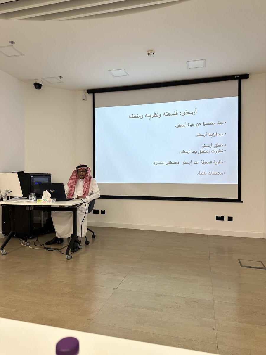 akshammari's tweet photo. أمسية جميلة تحدث فيها الأستاذ حمد الراشد عن كتاب "نظرية المعرفة عند أرسطو"، وتاريخ موجز للفلسفة بشكل ممتع ومفيد، في بيت الثقافة حائل 📍 https://t.co/N74FZuzwzF