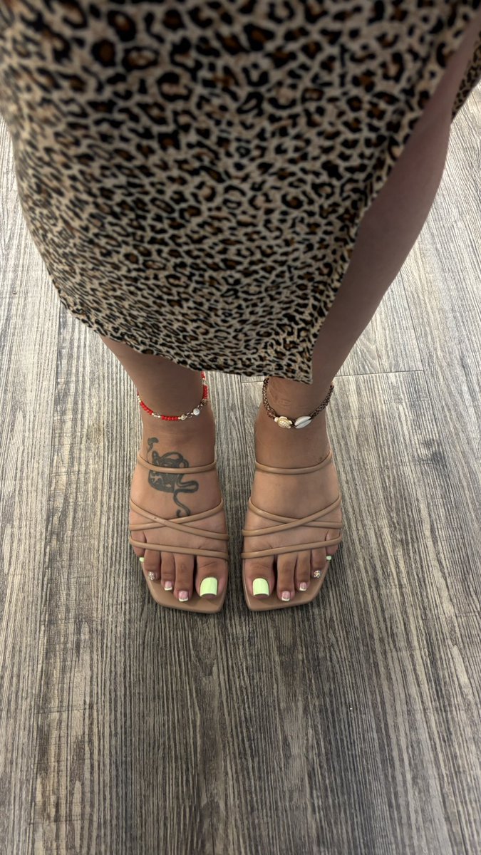 cynsfeet's tweet photo. Your fav toes on Tuesday ✨ https://t.co/lFdAqmaEin