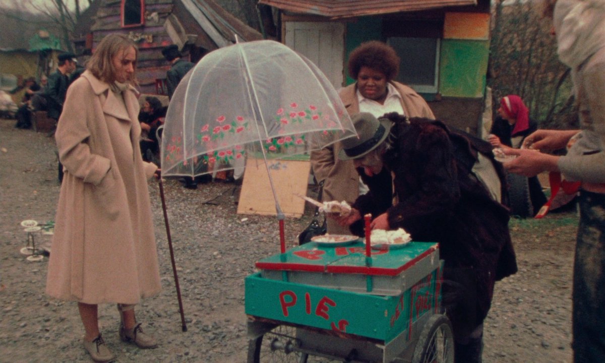 Retrofilmm's tweet photo. DESPERATE LIVING
(1977, John Waters) https://t.co/dk9h3oqAPk